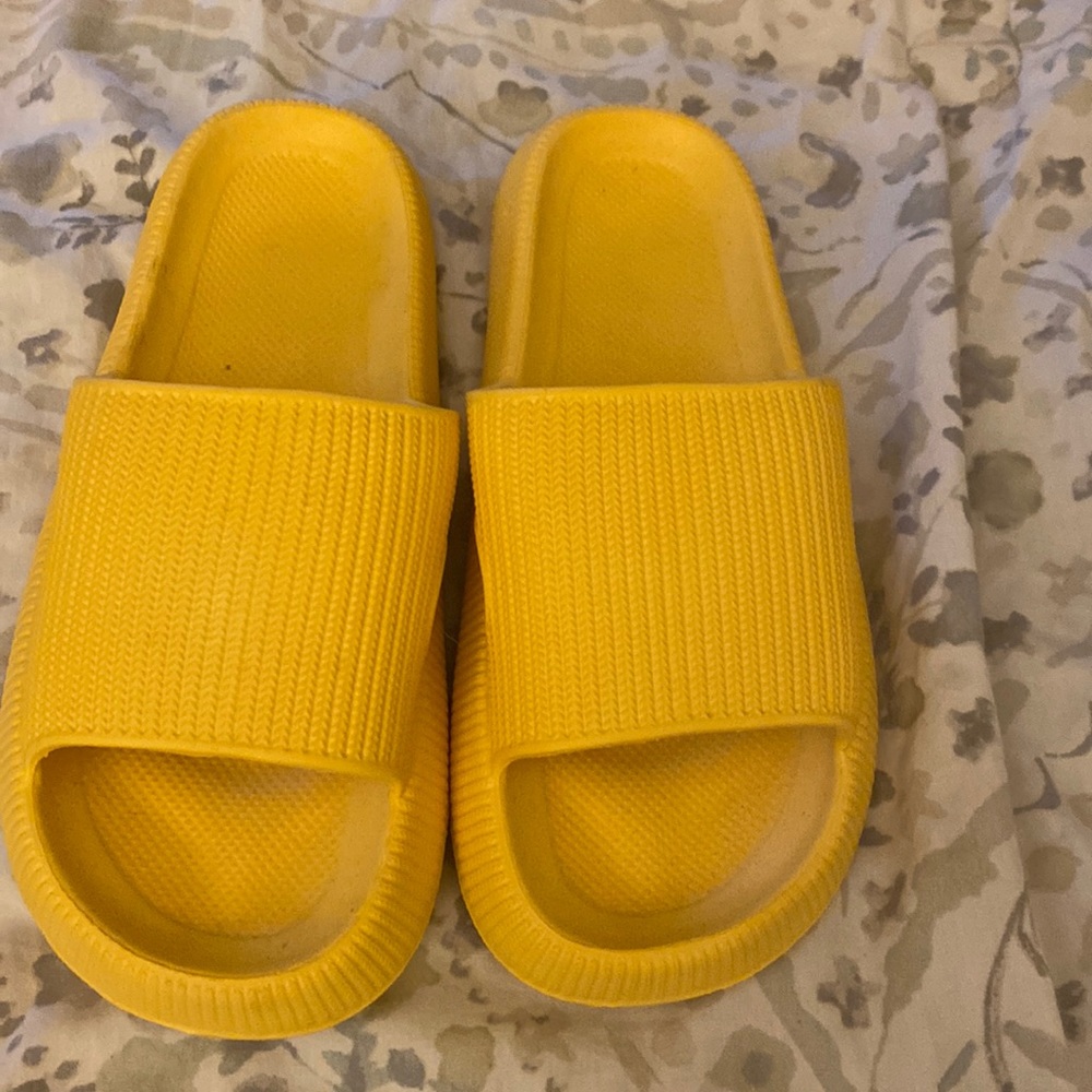 Cloud slip ons